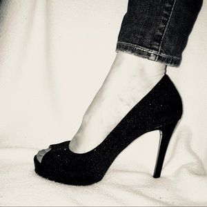 Guess Black Open toe Fabric and sparkles 7.5 EUC